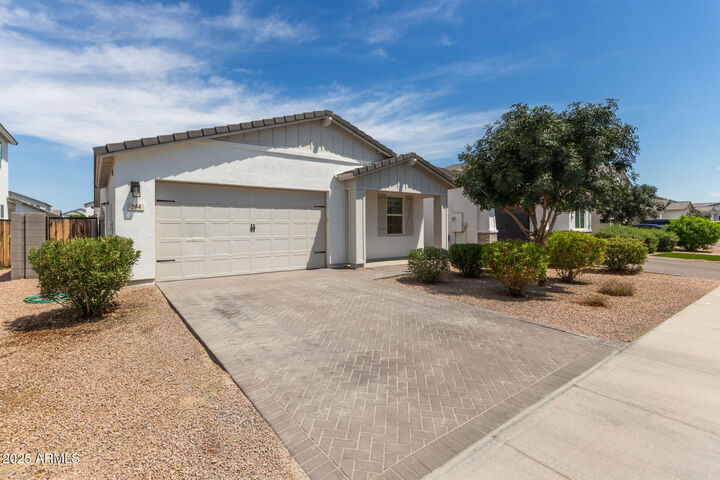 Property Photo:  584 E Hazelnut Lane  AZ 85140 