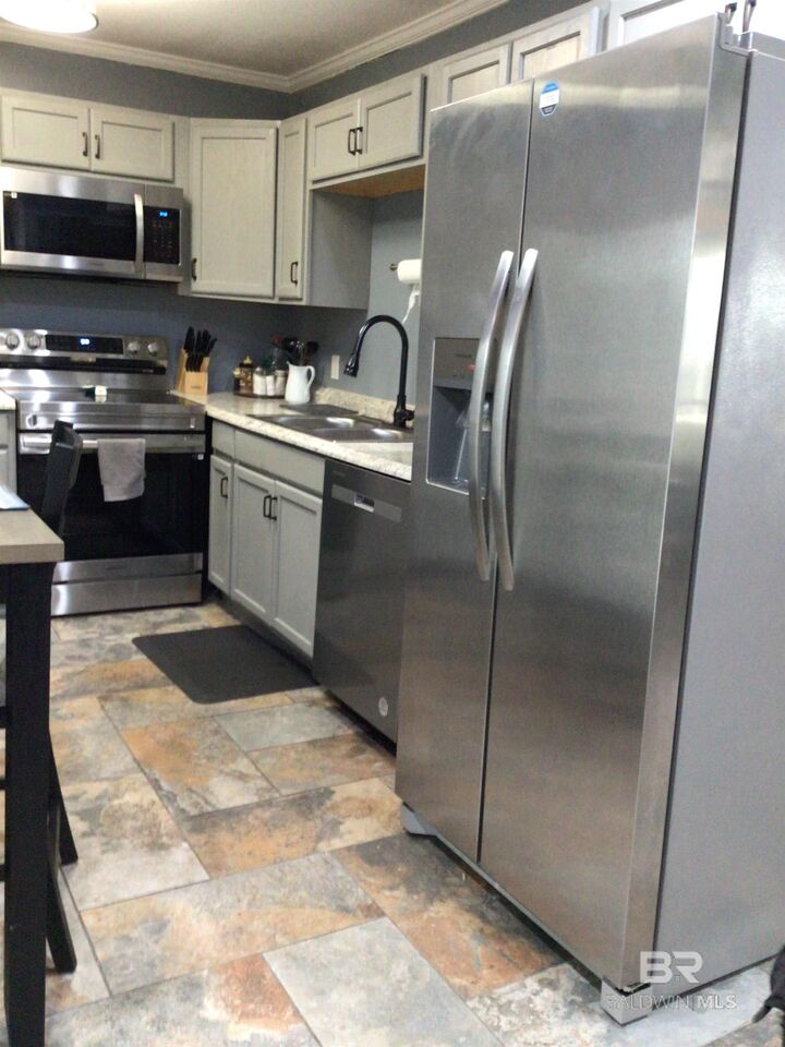 Property Photo: 502 Vassar Street AL 36301
