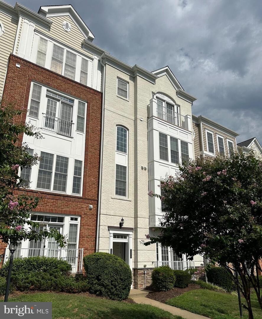 Property Photo:  2380 Brookmoor Lane  VA 22191 