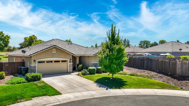 Property Photo: 400 Canterbury Court CA 95640