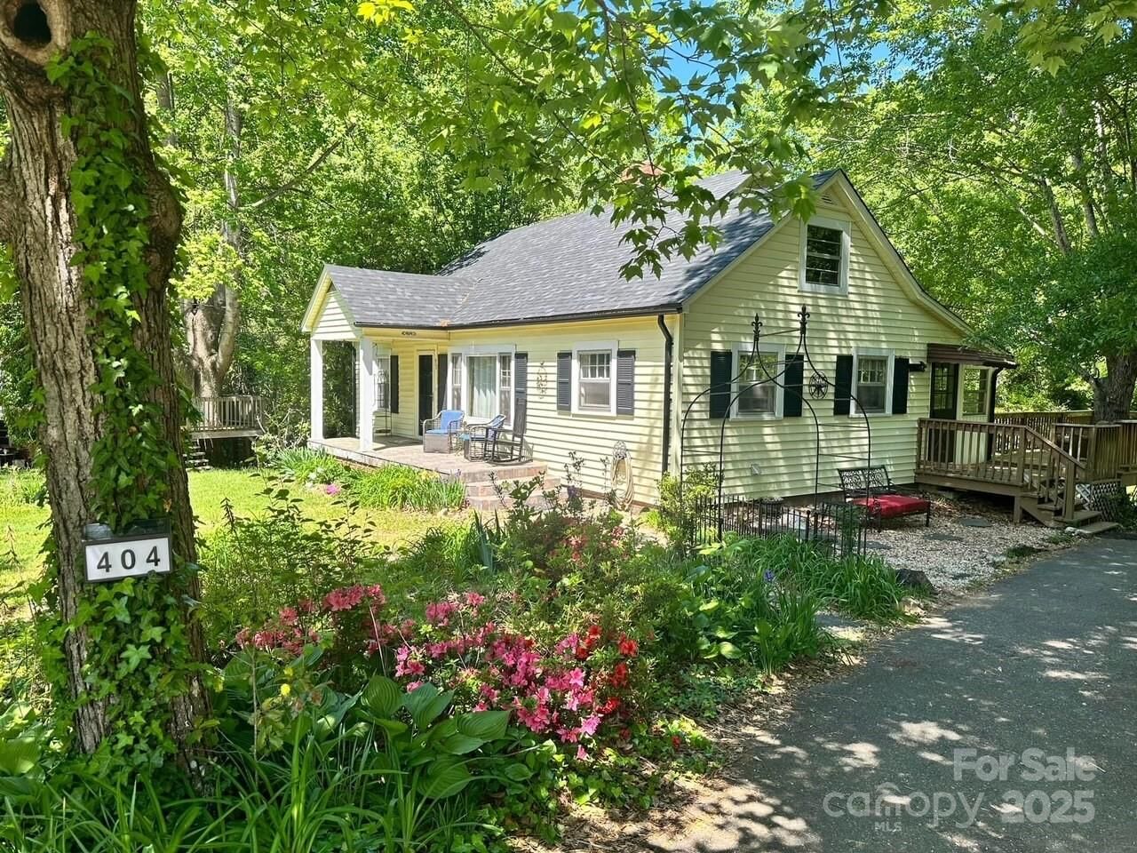 Property Photo: 404 Patton Street NC 28655