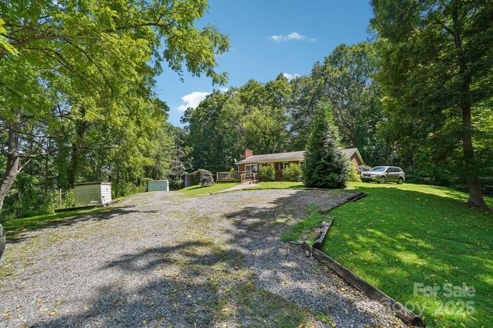 Property Photo:  623 Edwards Cove Road  NC 28786 