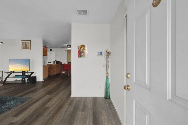Property Photo: 4032 E Livingston Avenue OH 43227