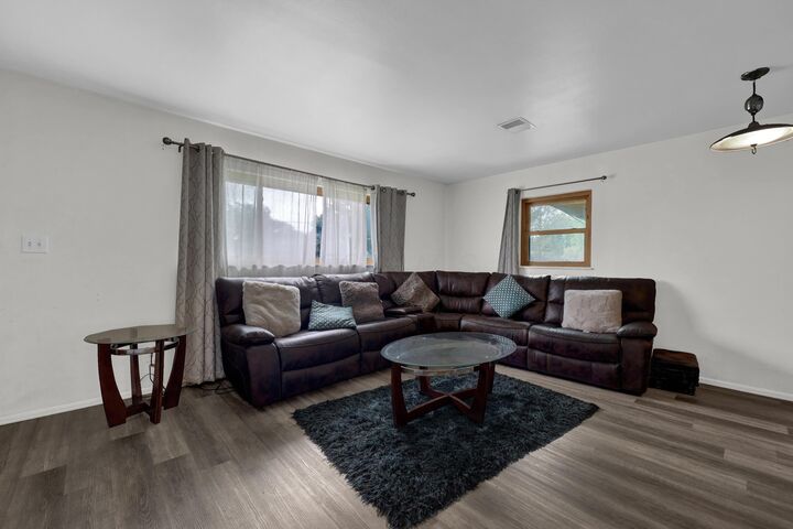 Property Photo: 4032 E Livingston Avenue OH 43227