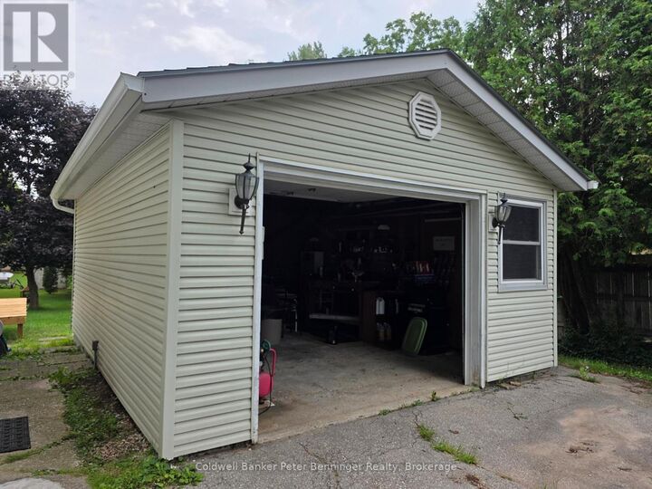 Property Photo:  233 Queen Street South  ON N0G 2N0 