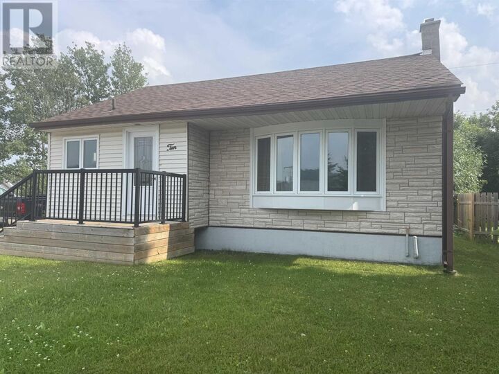 Property Photo: 10 Wenonah Dr ON P0T 2C0