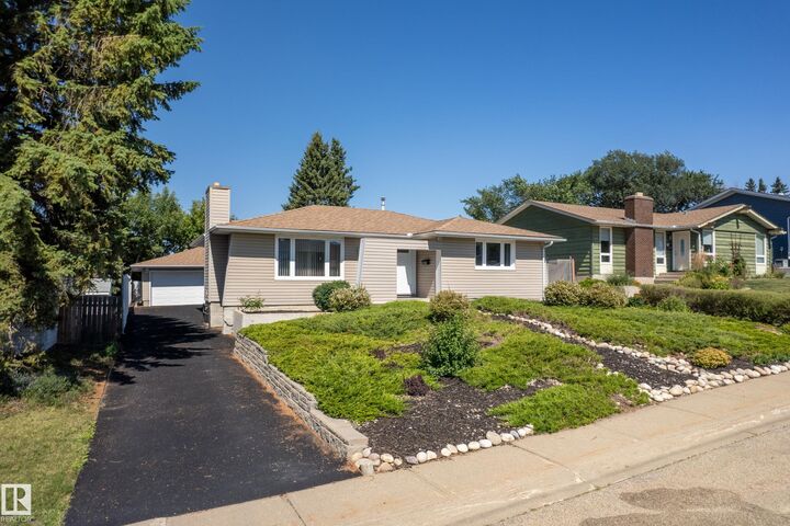 8 Gravenhurst Crescent  Sherwood Park AB T8A 3C4 photo