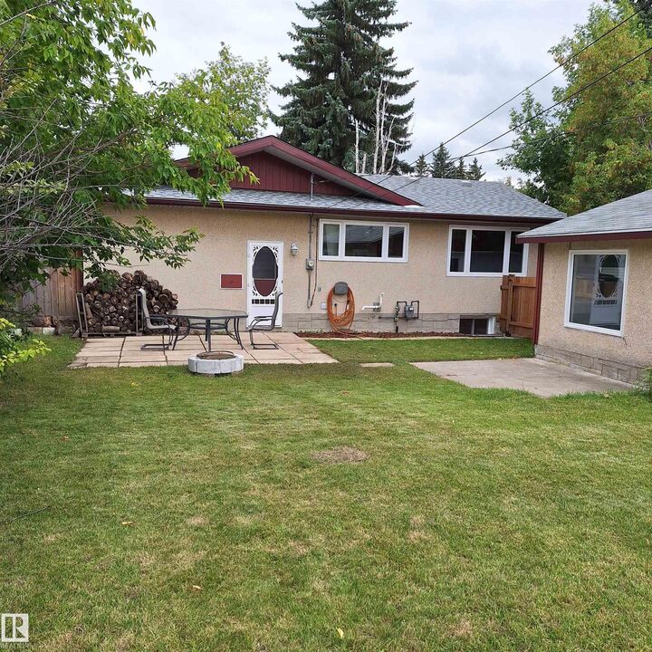 Property Photo:  893 Birch Avenue  AB T8A 1X4 
