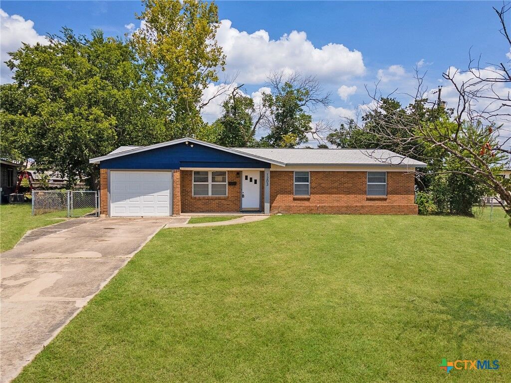 Property Photo:  1203 Valentine Street  TX 76549 