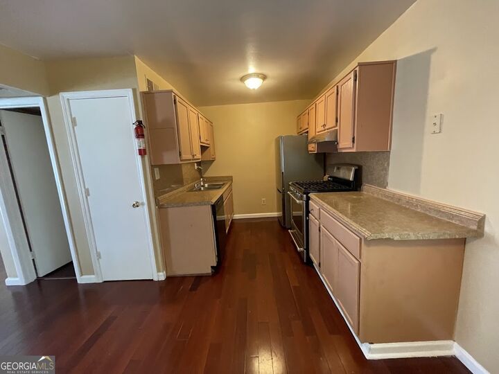 Property Photo: 405 SW Fairburn Road 27 GA 30331