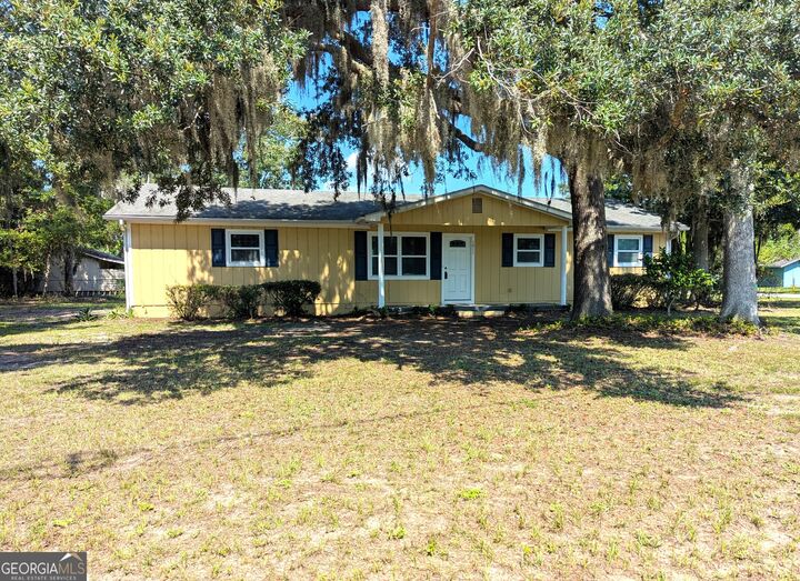 Property Photo:  1011 Dilworth Street  GA 31558 