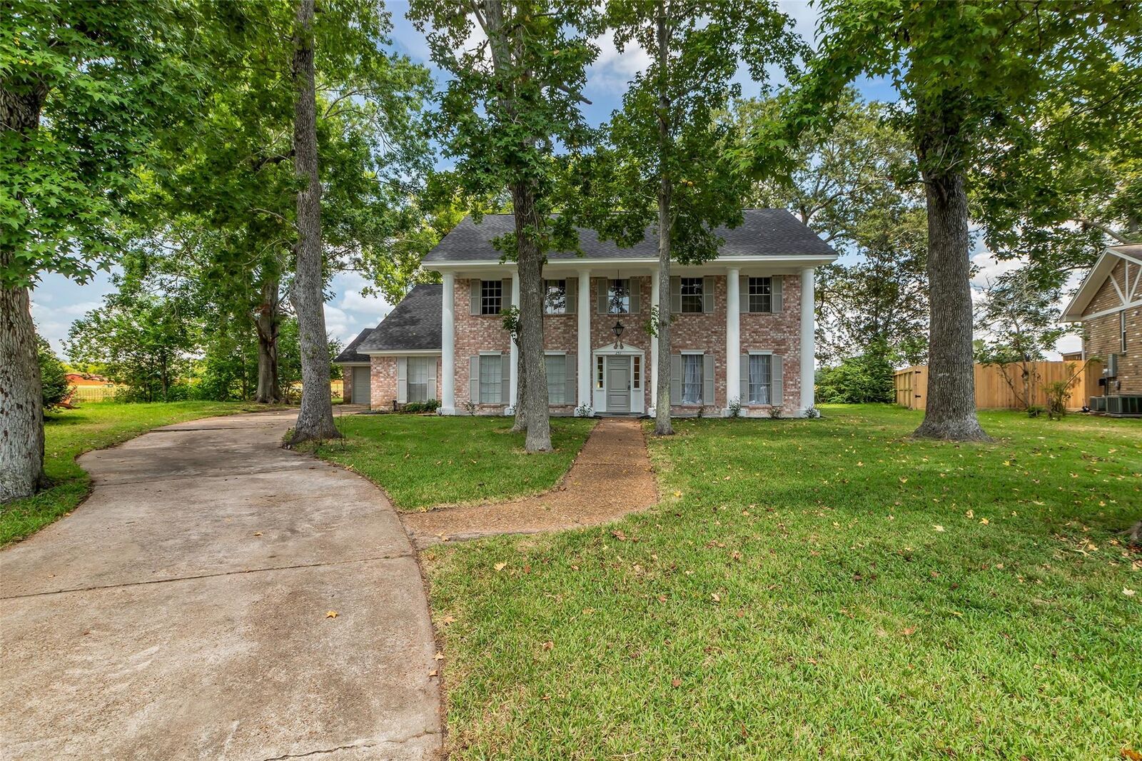 Property Photo: 251 Saint Cloud Drive TX 77546