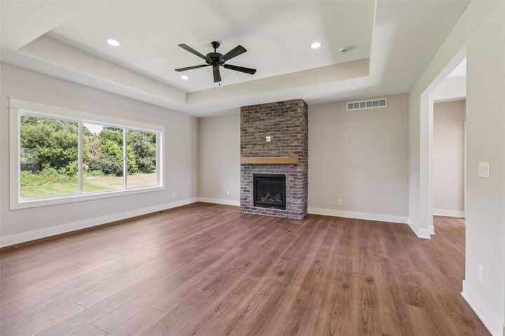 Property Photo: 475 SE Walnut Woods Drive IA 50265