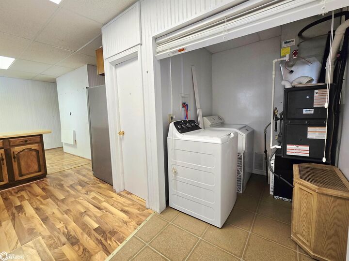 Property Photo: 830 North Street IA 52601