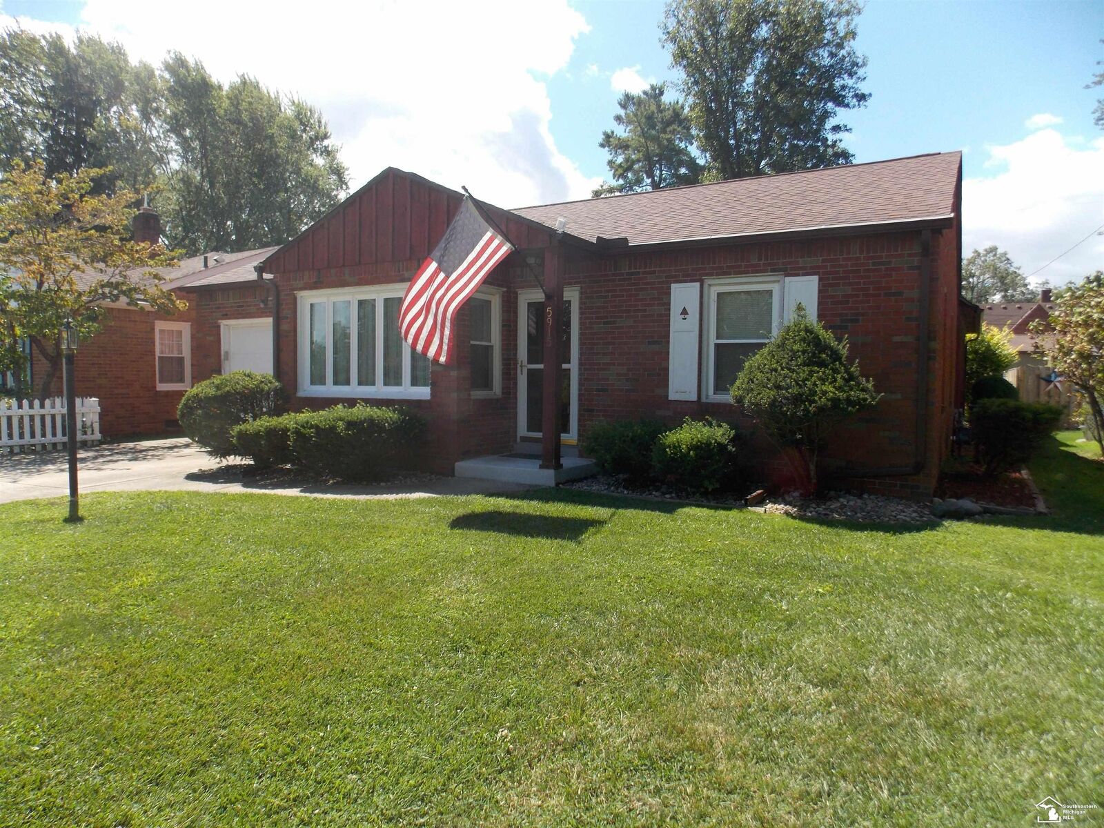 Property Photo:  5915 Parkside Drive  MI 48161 
