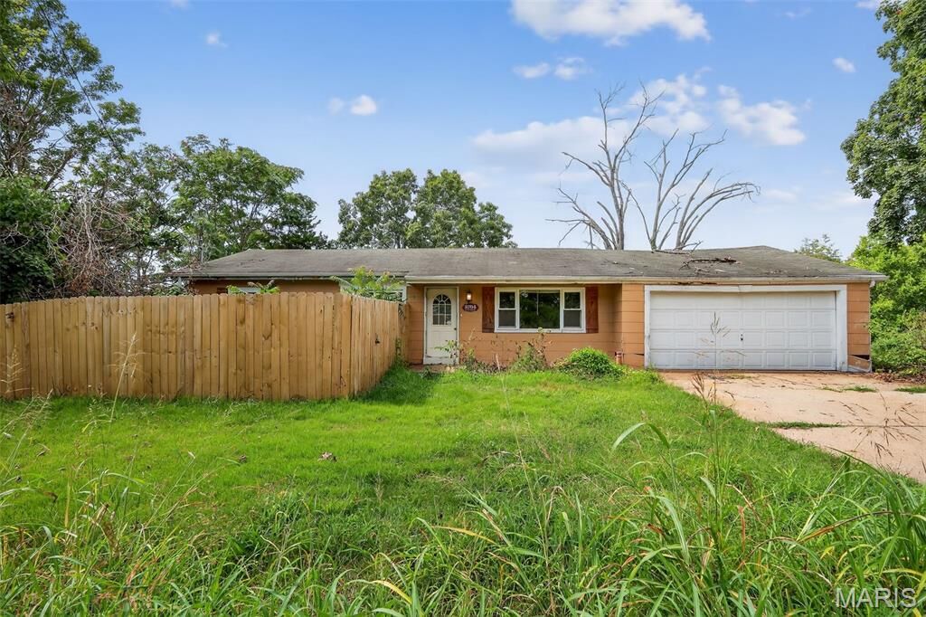 Property Photo:  3704 E Four Ridge Road  MO 63052 