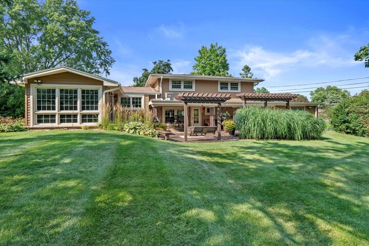Property Photo: 11331 W Carroll Cir WI 53132