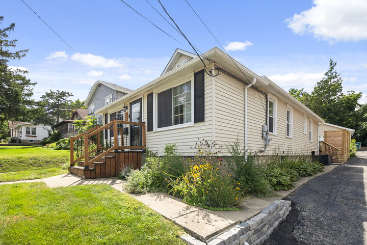 Property Photo:  714 Walnut Street  IL 60439 