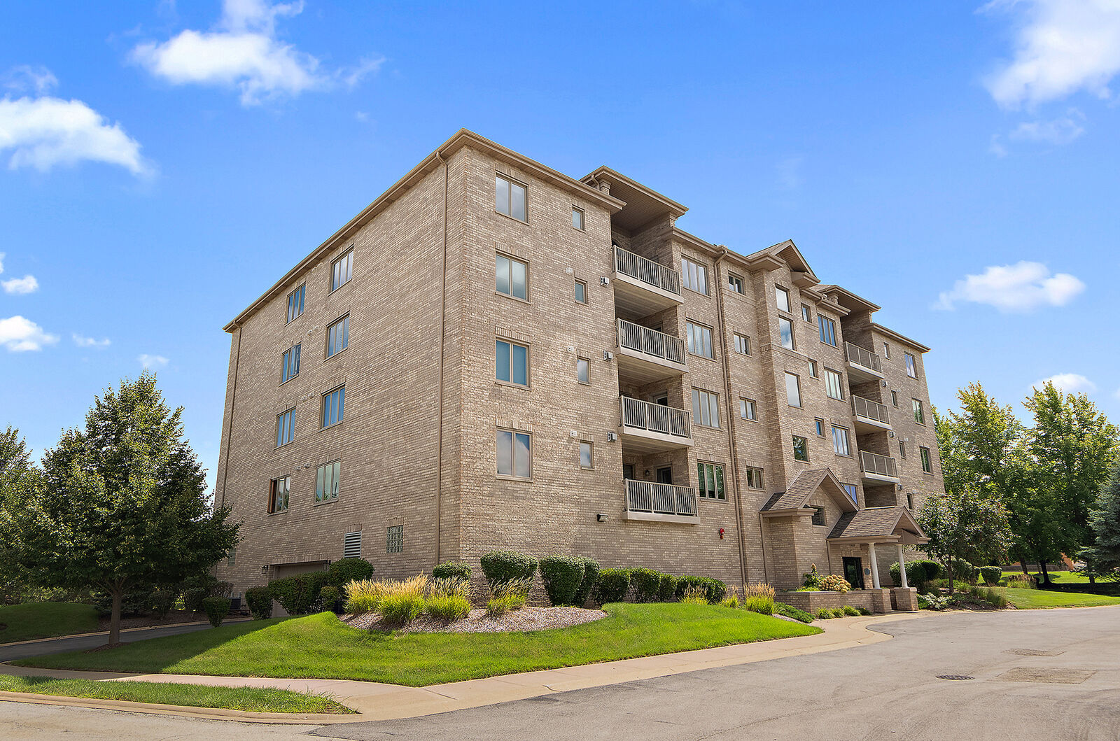 Property Photo:  11111 Waters Edge Drive 4B  IL 60467