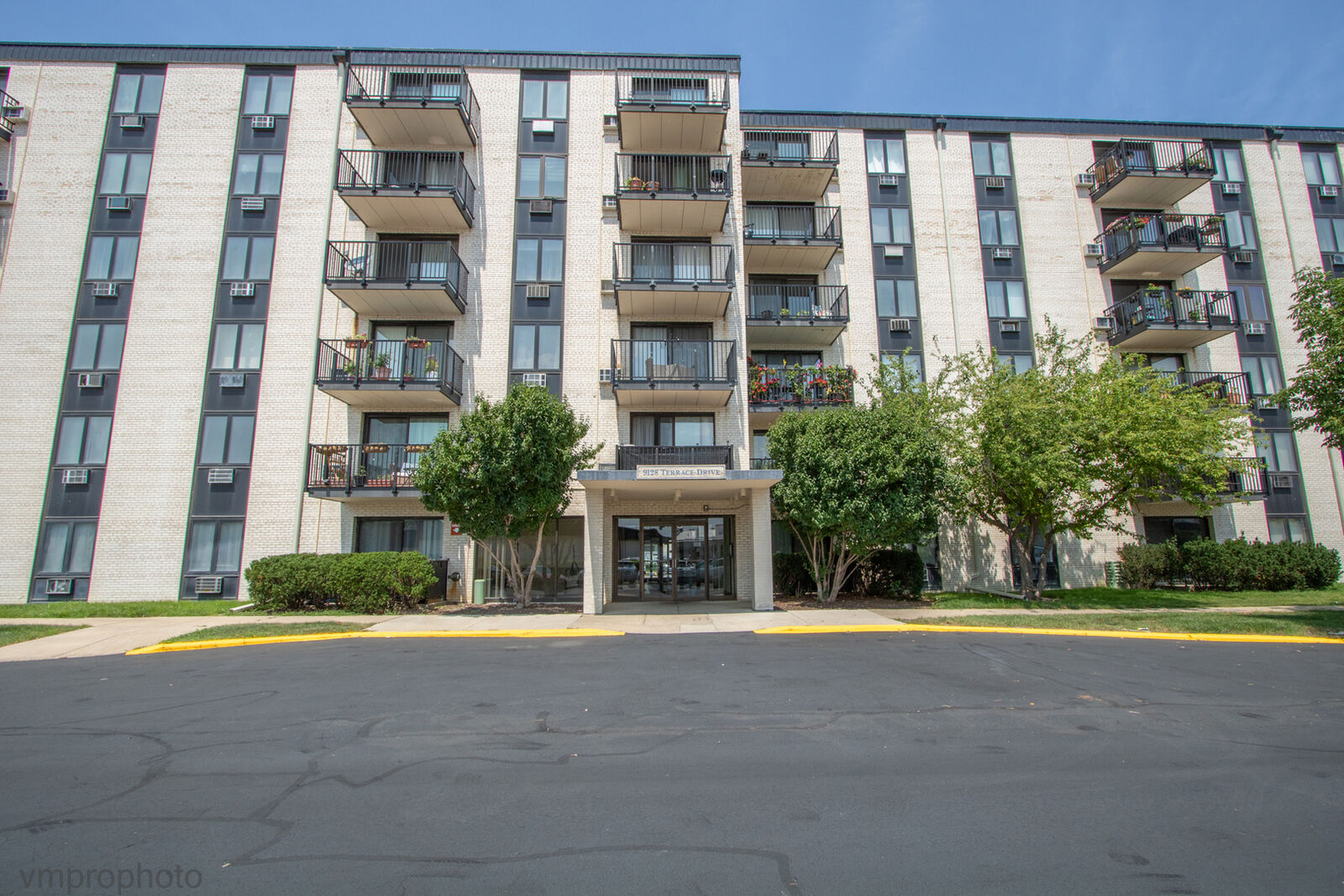 Property Photo:  9128 W Terrace Drive 2N  IL 60714 
