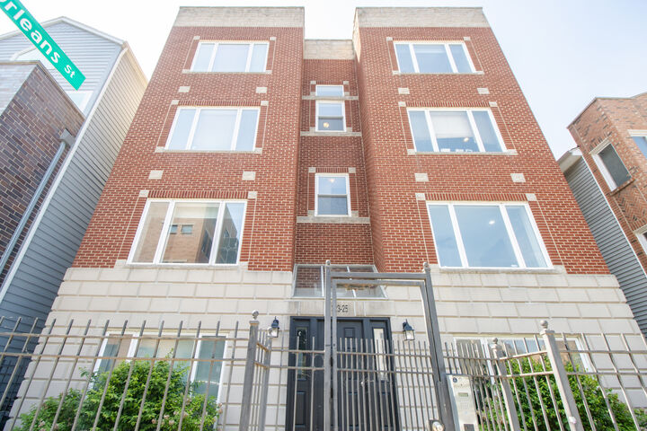 Property Photo:  323 W Schiller Street 1W  IL 60610 