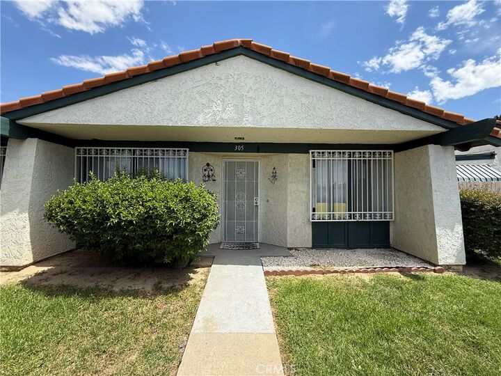 305 King Court  Hemet CA 92543 photo