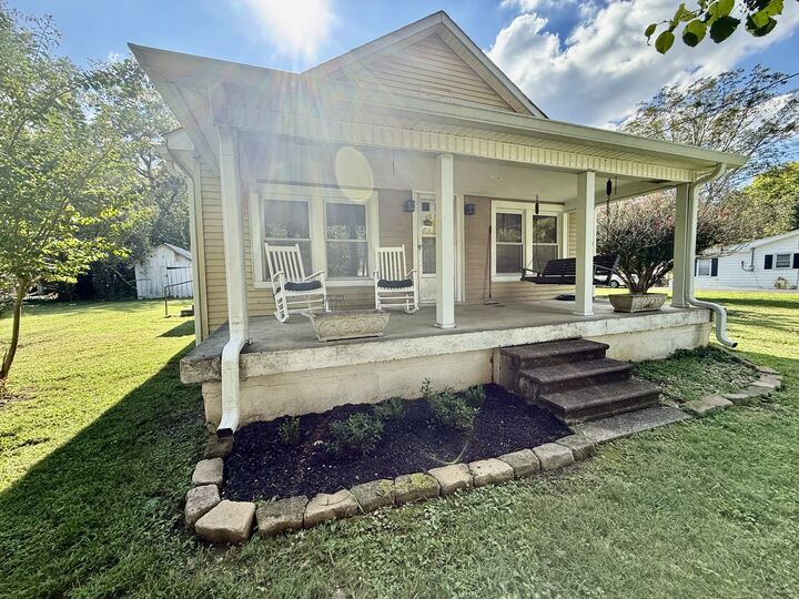 Property Photo: 321 Spring St TN 37183