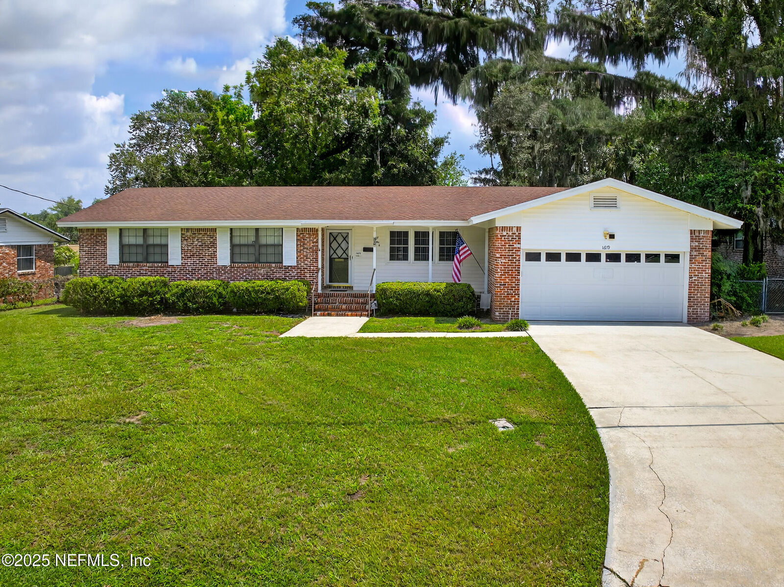 Property Photo: 1619 Mt Vernon Drive FL 32210