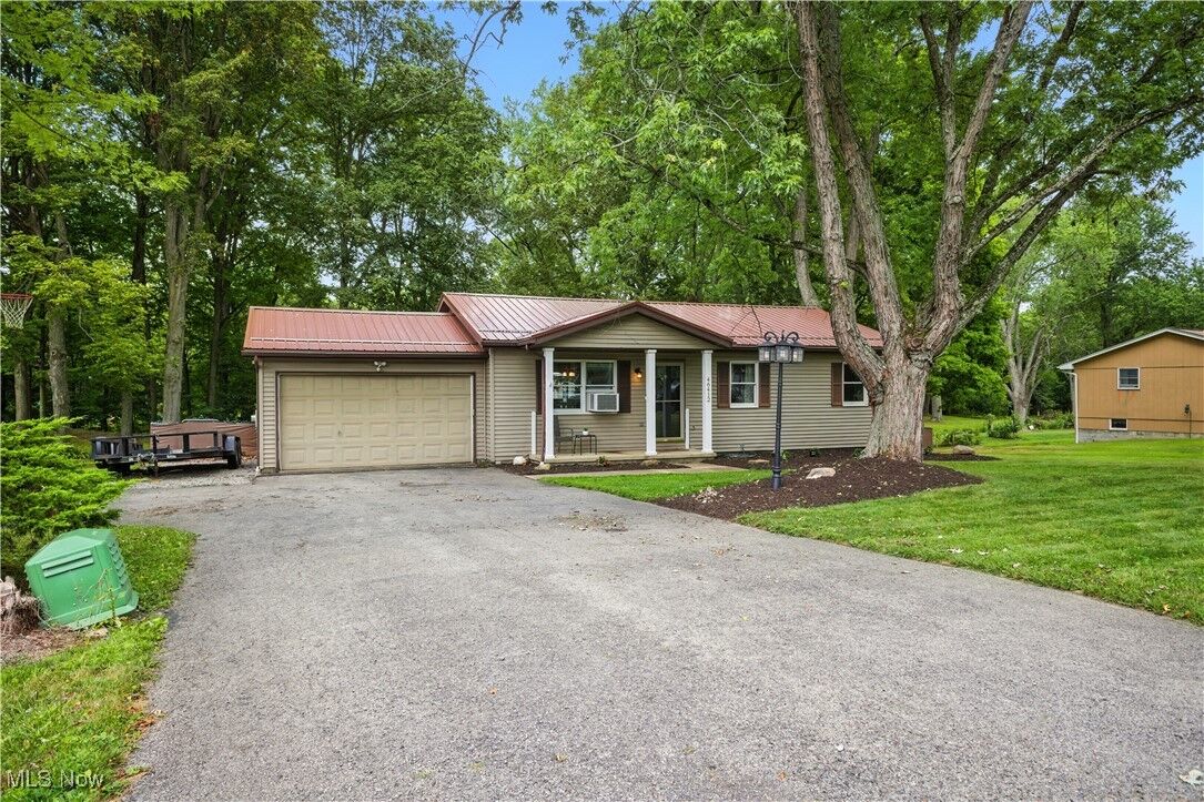 Property Photo: 46412 Dogwood Circle OH 44445
