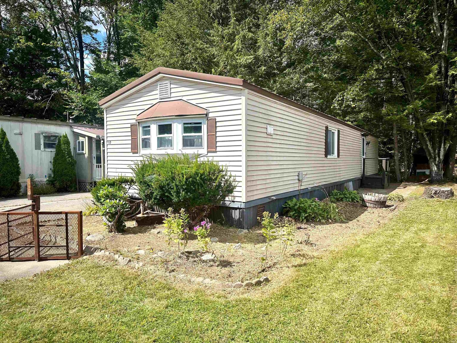 Property Photo: 10 Phoebe Court NH 03431