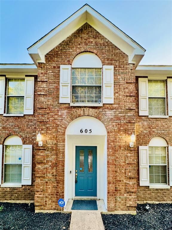 Property Photo: 605 Edgewood Drive TX 75146