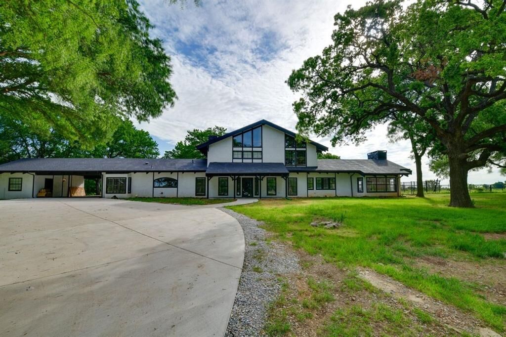 Property Photo: 11470 Massey Road TX 76258