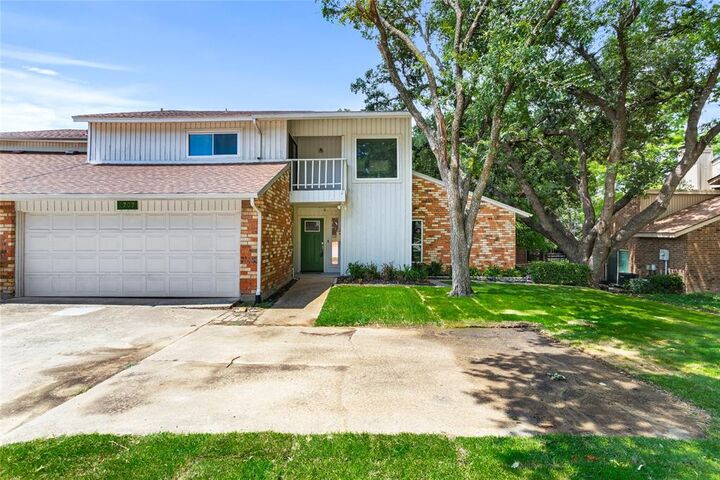 Property Photo:  1707 Marsh Lane  TX 75006 