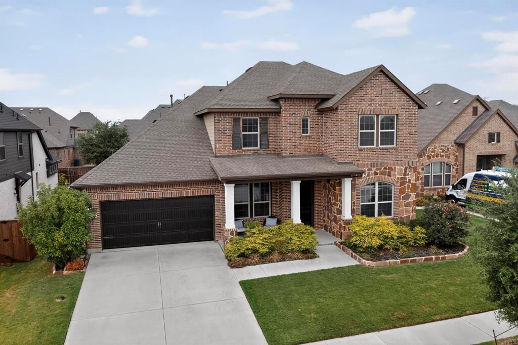 Property Photo:  1102 Rendon Place  TX 76063