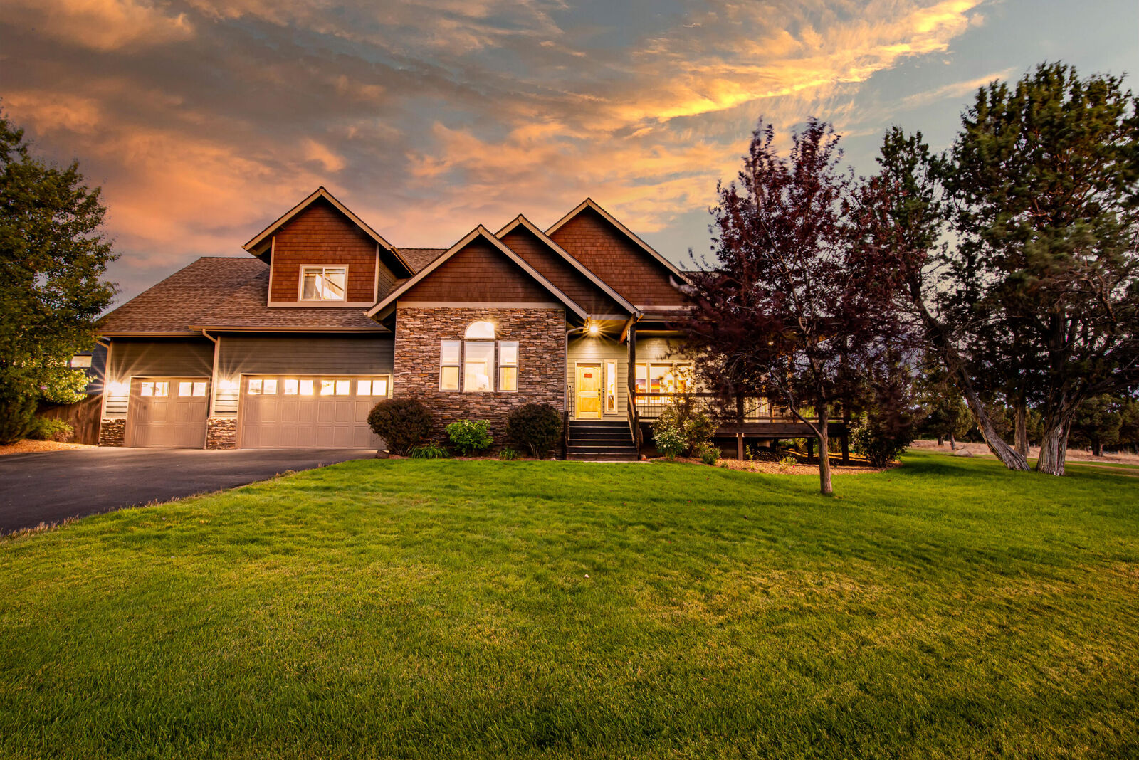 Property Photo:  6900 SE Madison Avenue  OR 97754 