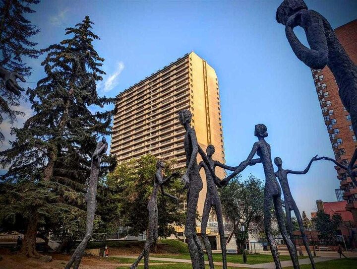 Property Photo:  221 6 Avenue SE 2412  AB T2G 4Z9 