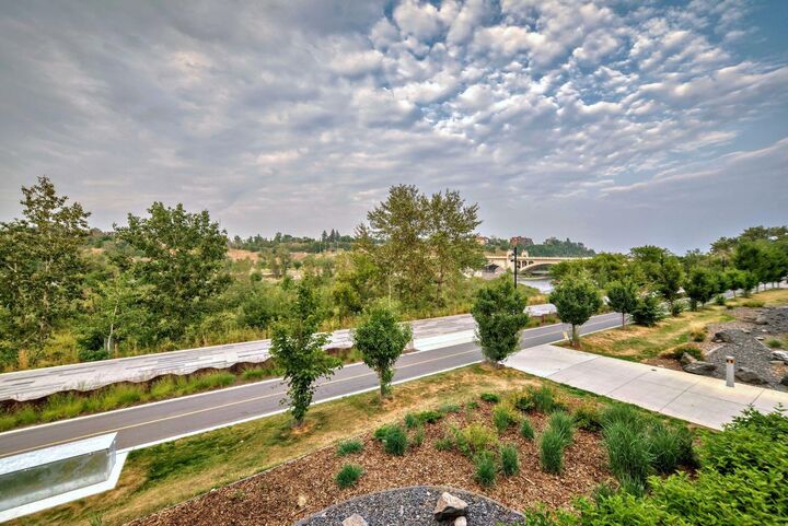 Property Photo: 88 Waterfront Mews SW 102 AB T2P 1K7