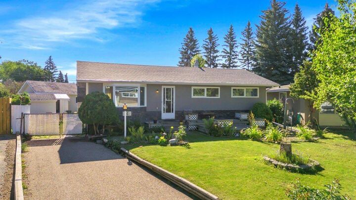 54 Sherwood Crescent  Red Deer AB T4N 0A6 photo