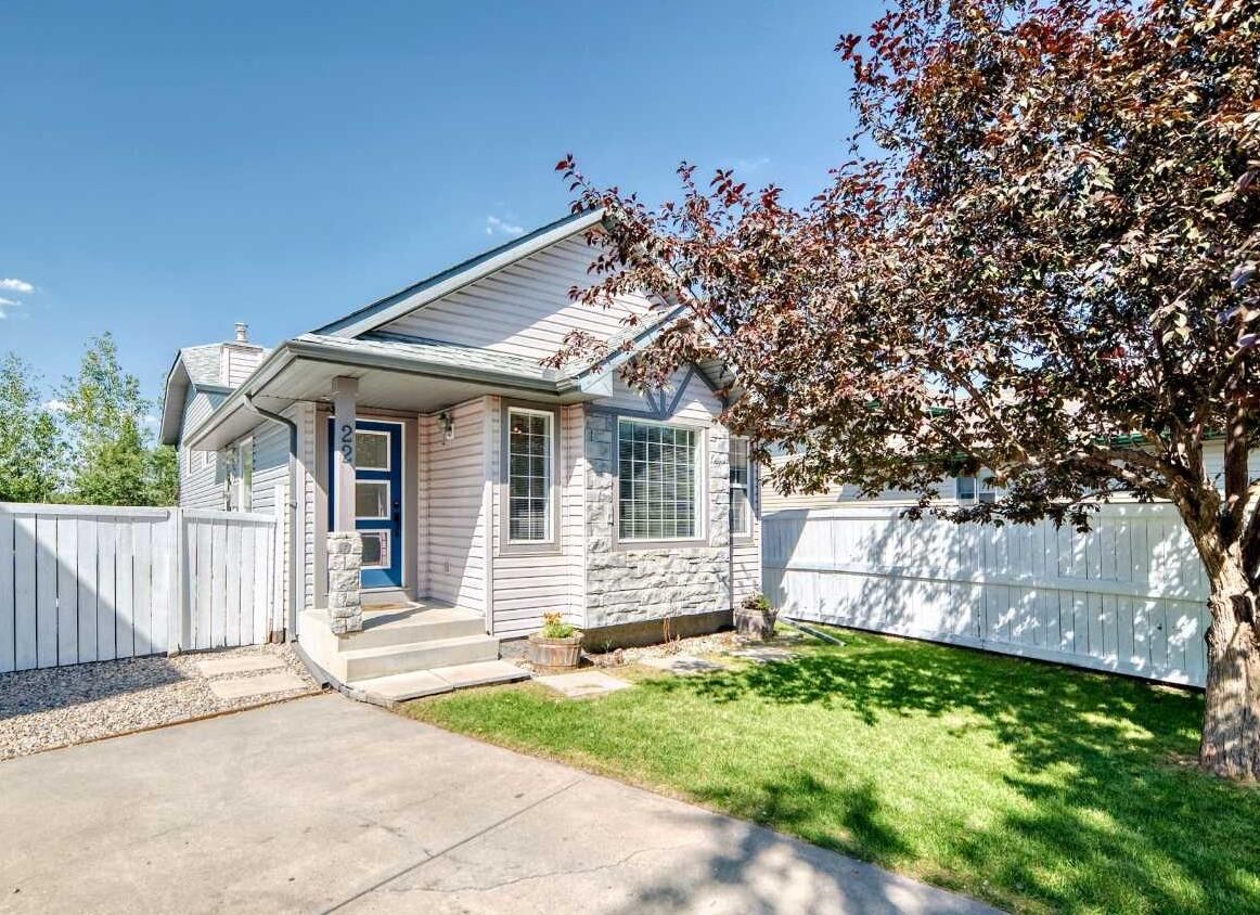 Property Photo: 22 Harvest Rose Place NE AB T3K 4M6