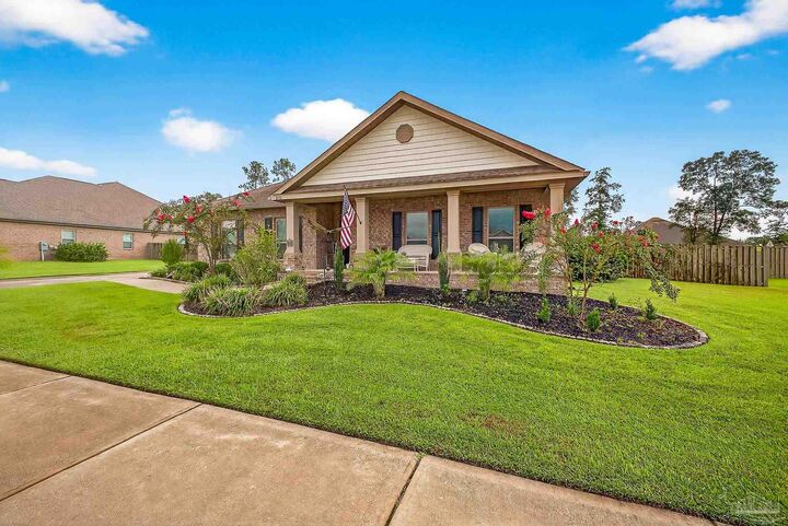 Property Photo: 2731 Elkhorn Dr FL 32571
