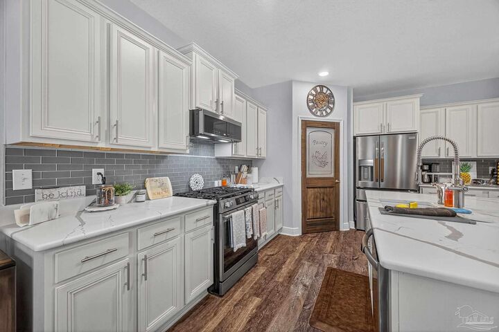 Property Photo: 2731 Elkhorn Dr FL 32571