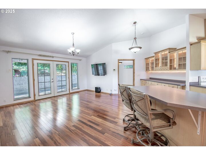 Property Photo: 954 S V Ct OR 97424