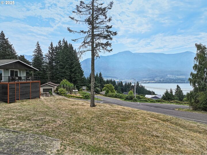 Property Photo: 270 NE Wisteria Way WA 98648