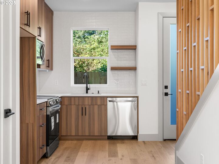 Property Photo: 2067 SE Harold St 8 OR 97202