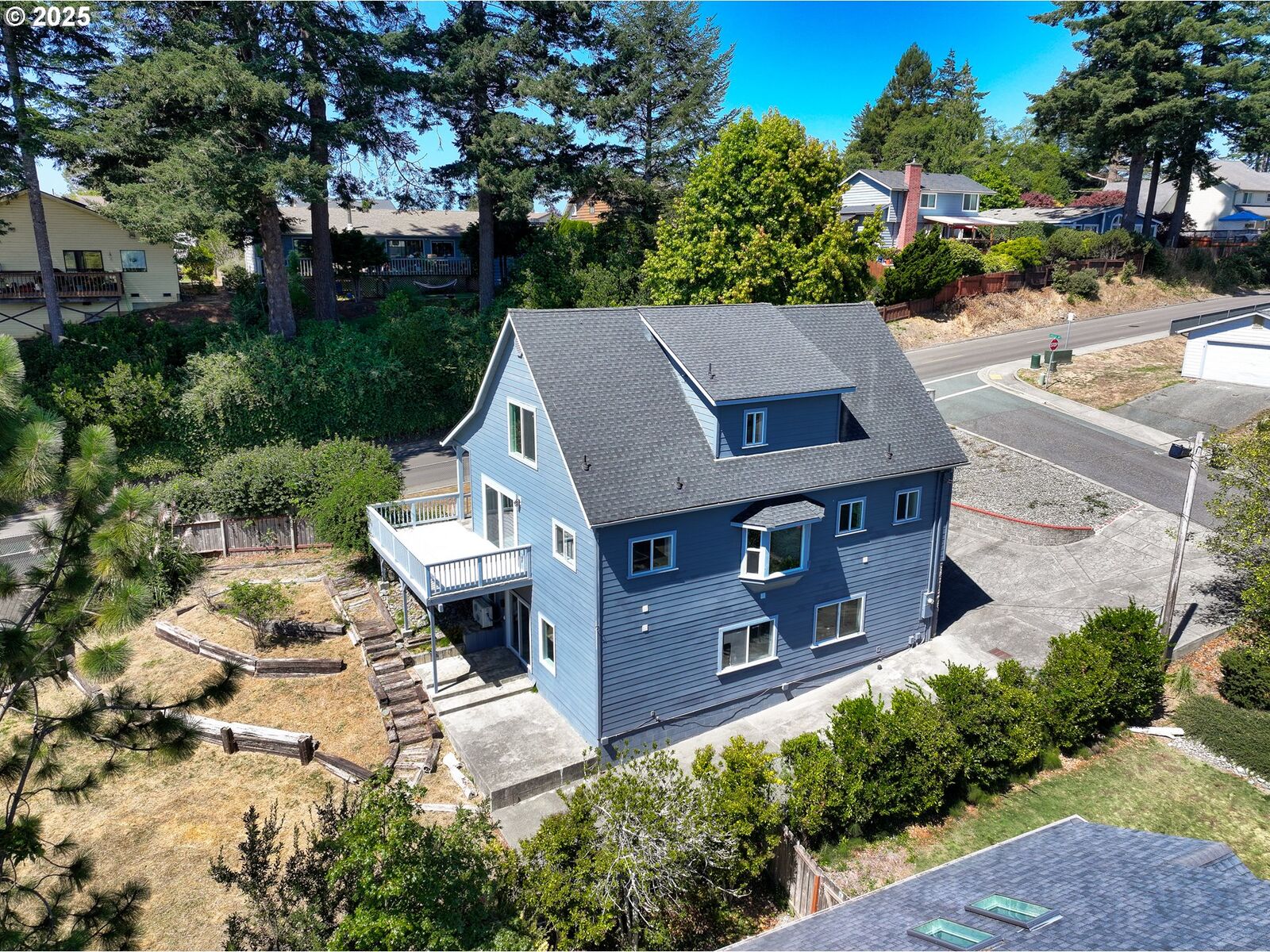 Property Photo: 808 5th St OR 97415