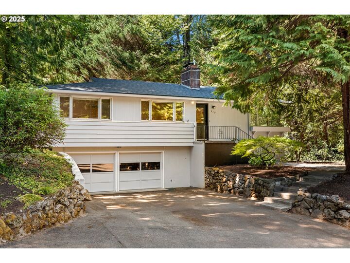 Property Photo:  910 York Rd  OR 97034 
