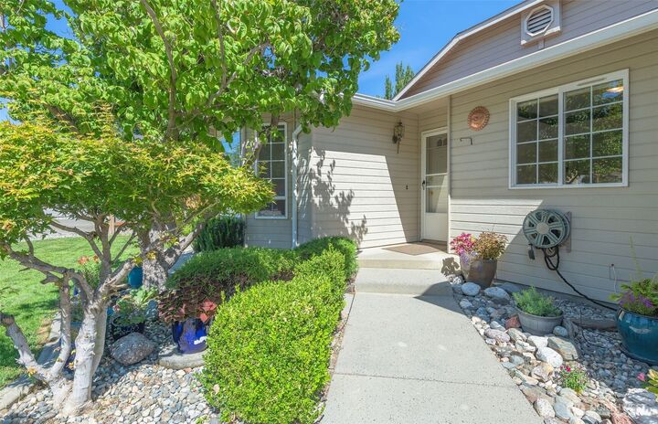 Property Photo: 1580 Carson Court WA 98801