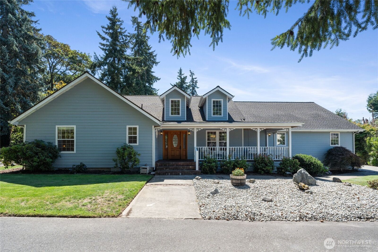 Property Photo: 3817 S 251st Street WA 98032