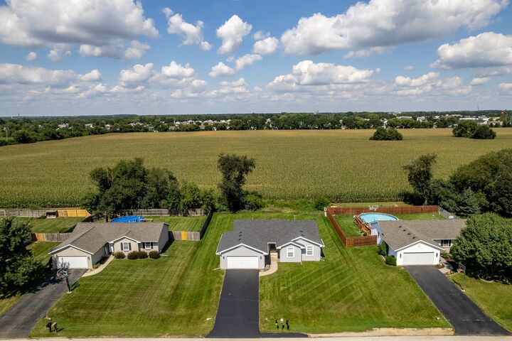 Property Photo: 5637 Longest Drive IL 61080