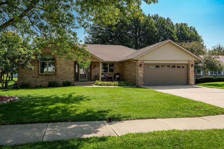 Property Photo: 1007 Brittania Way IL 61108